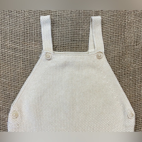 Zara Knit Overalls w/Straight Neckline, 12-18 Mths, Front Button Suspenders - Picture 3 of 5